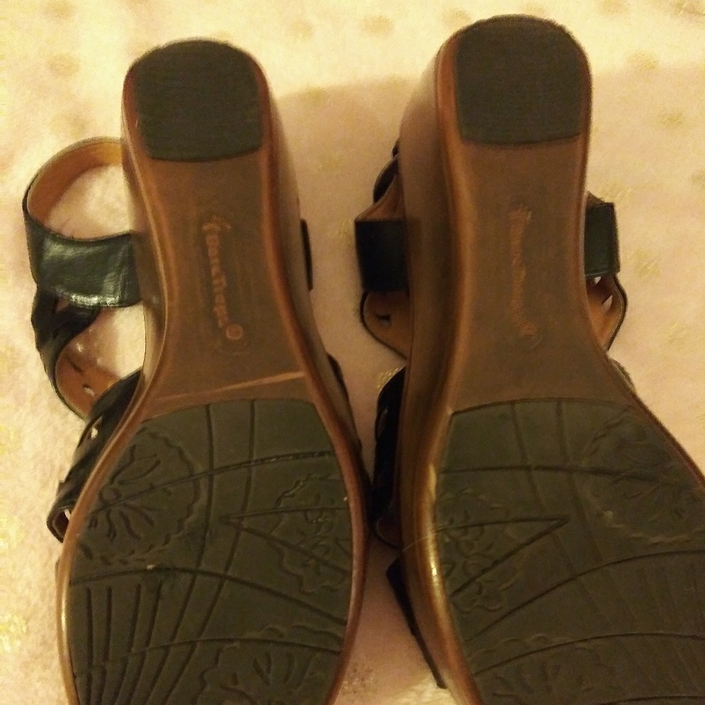 Shoes - Picture 2 of 6